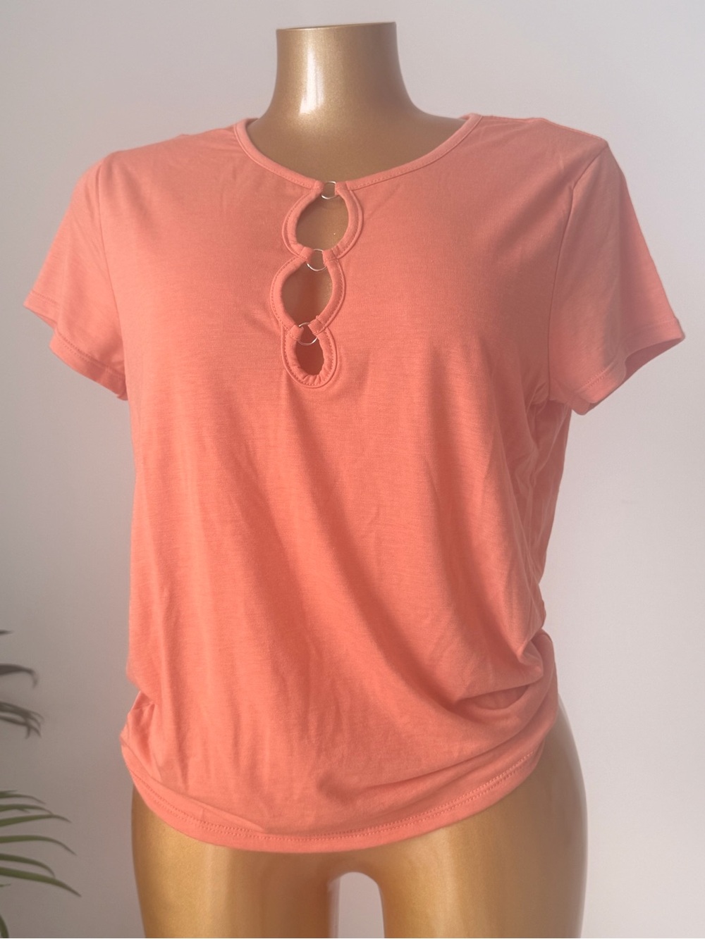 Women’s Short-Sleeve Keyhole Ring Tee in Coral